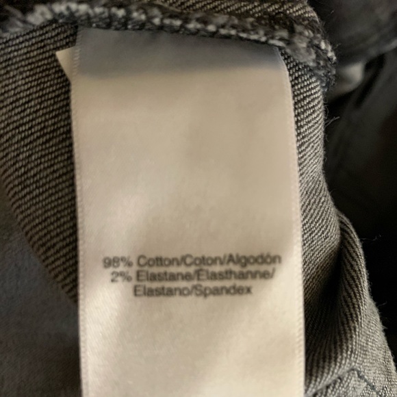 DKNY Distressed Jeans NWT - Picture 13 of 16